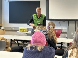 2025-26 &raquo; Die Wasserschule zu Besuch – Lehrausgang in den Wald